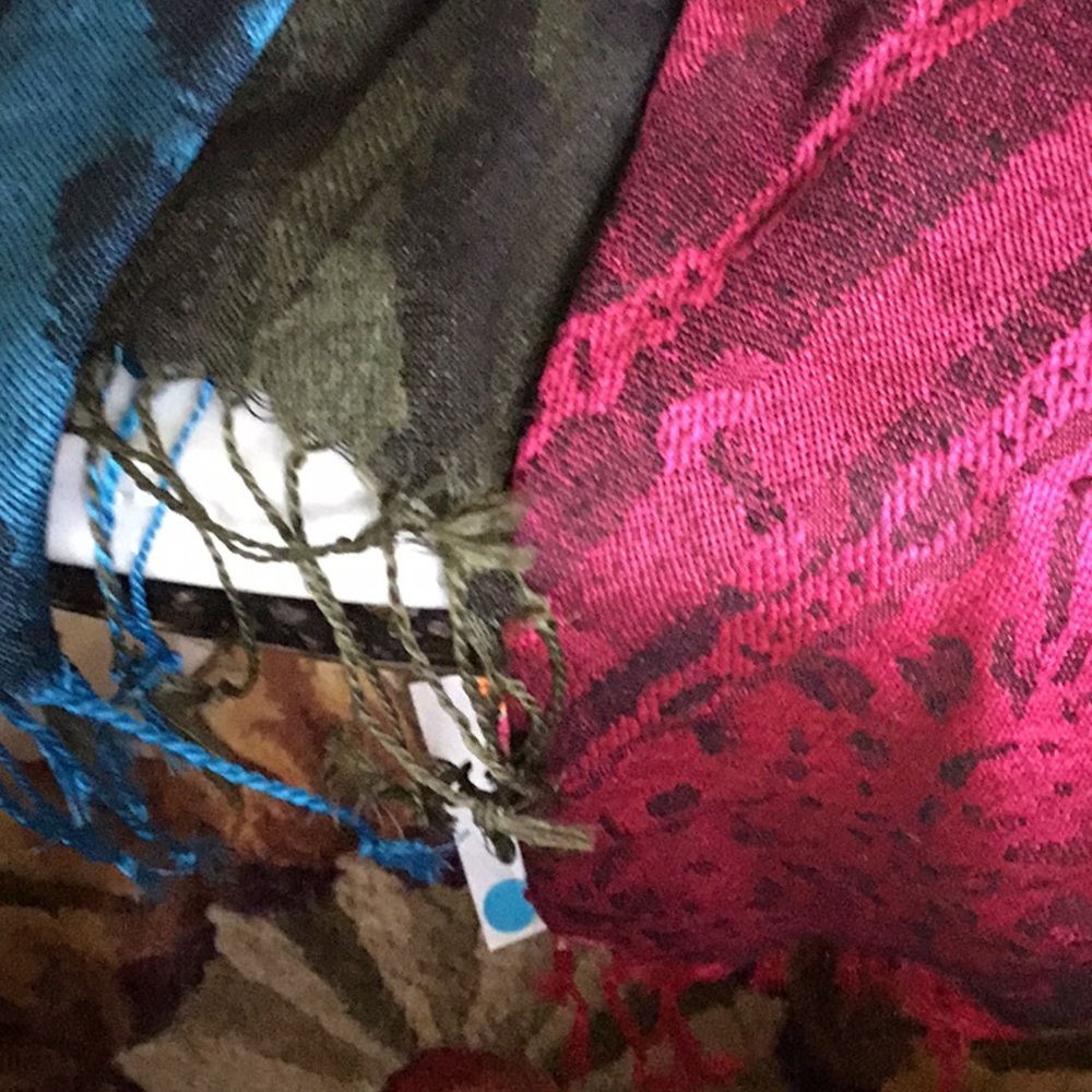 Scarf - Picture 2 of 3